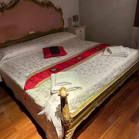 1 Ca'Del Traghetto Family Apartment Венеция Экстерьер фото
