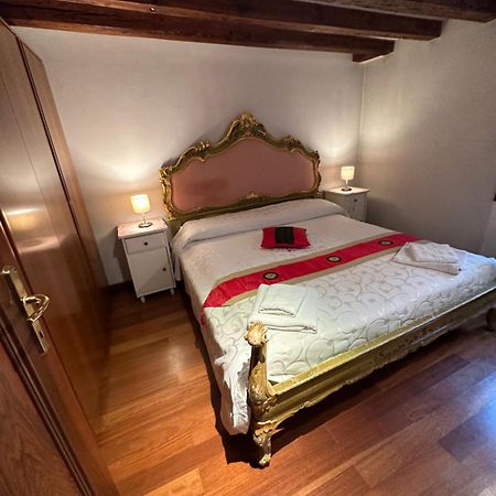 1 Ca'Del Traghetto Family Apartment Венеция Экстерьер фото