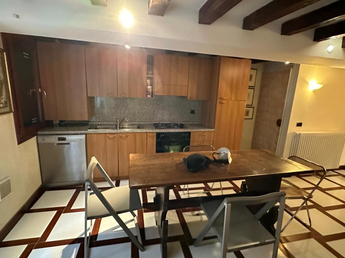 1 Ca'Del Traghetto Family Apartment Венеция Экстерьер фото