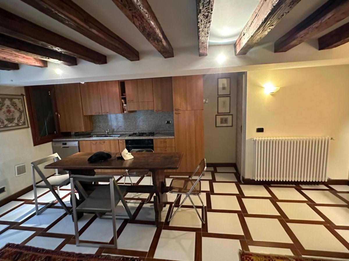 1 Ca'Del Traghetto Family Apartment Венеция Экстерьер фото
