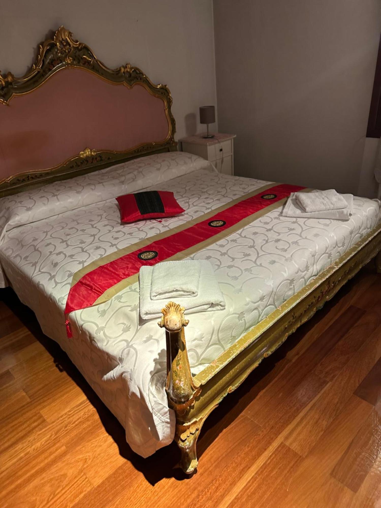1 Ca'Del Traghetto Family Apartment Венеция Экстерьер фото