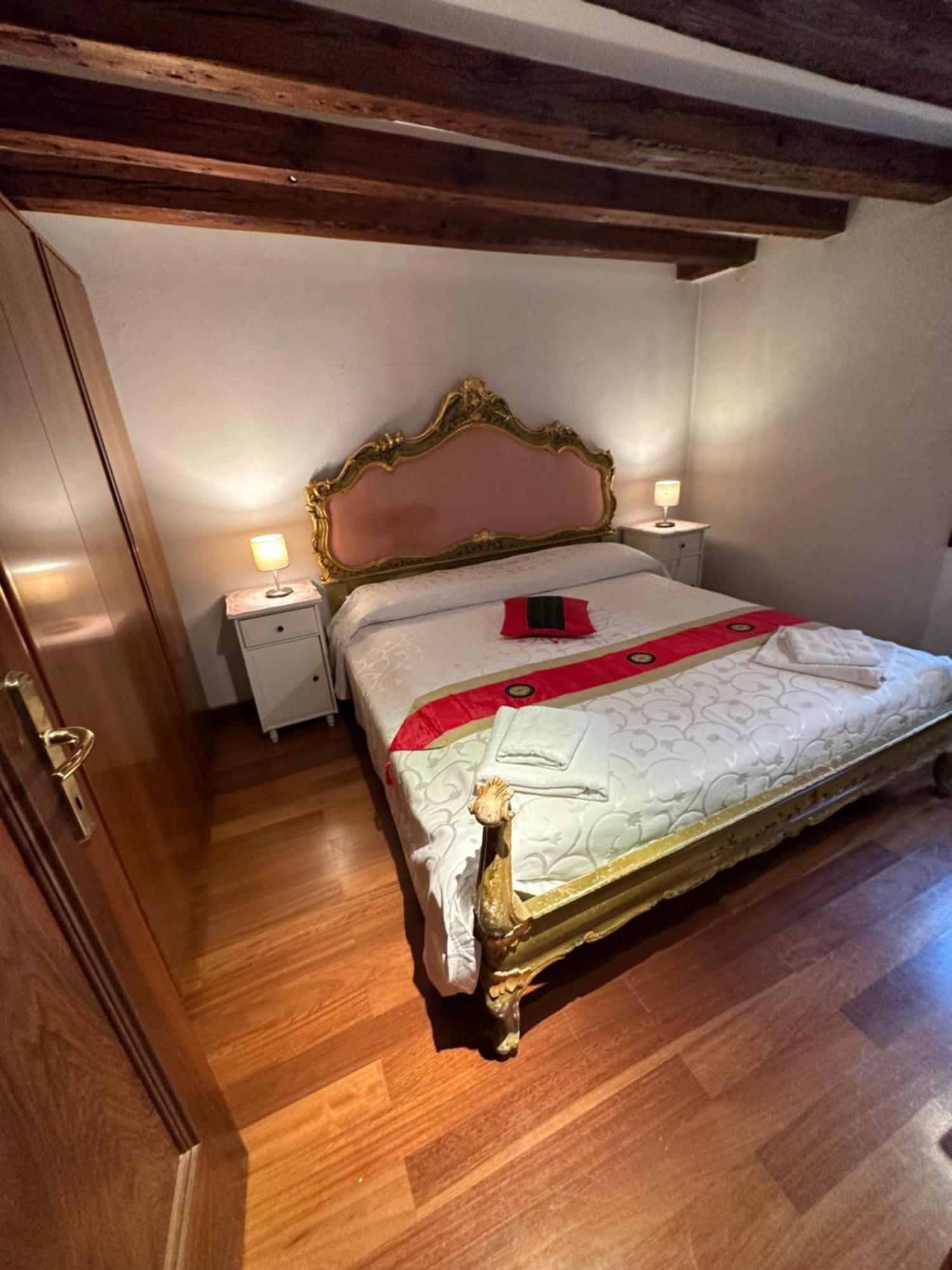1 Ca'Del Traghetto Family Apartment Венеция Экстерьер фото