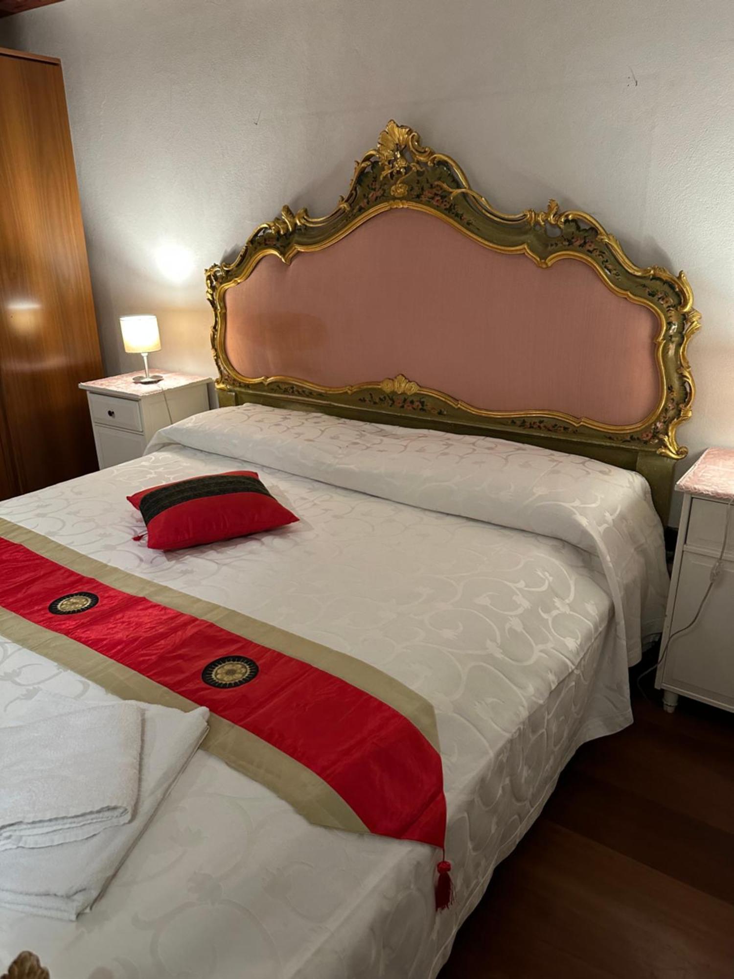 1 Ca'Del Traghetto Family Apartment Венеция Экстерьер фото