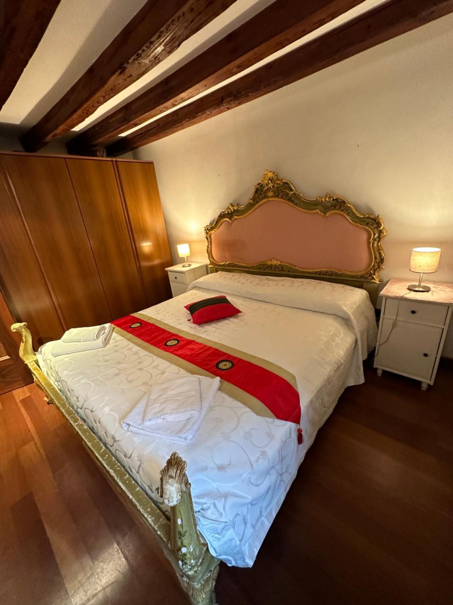 1 Ca'Del Traghetto Family Apartment Венеция Экстерьер фото